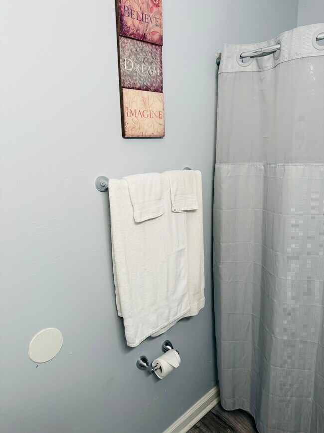 Building Photo - 3209 Iowa Ave