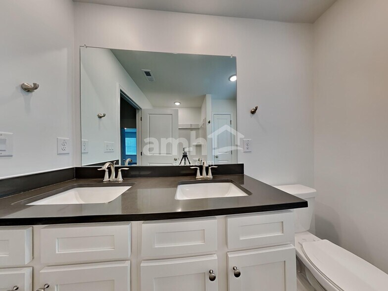 Building Photo - 143 Spruce Cir