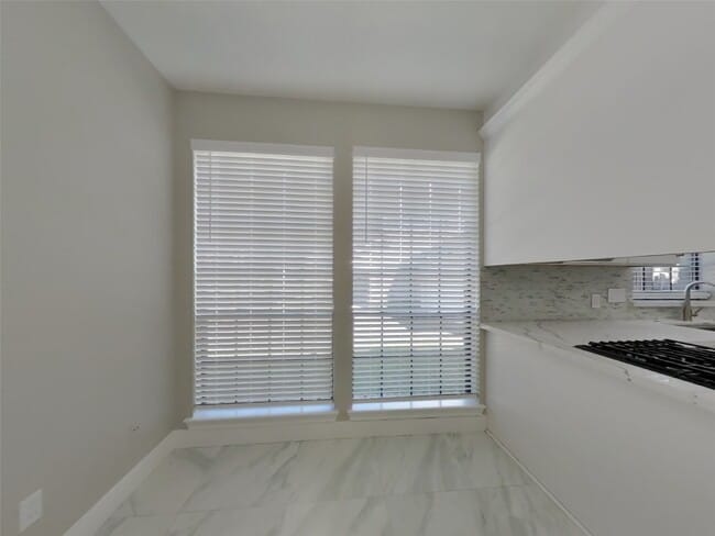 Building Photo - 7411 Las Brisas Dr