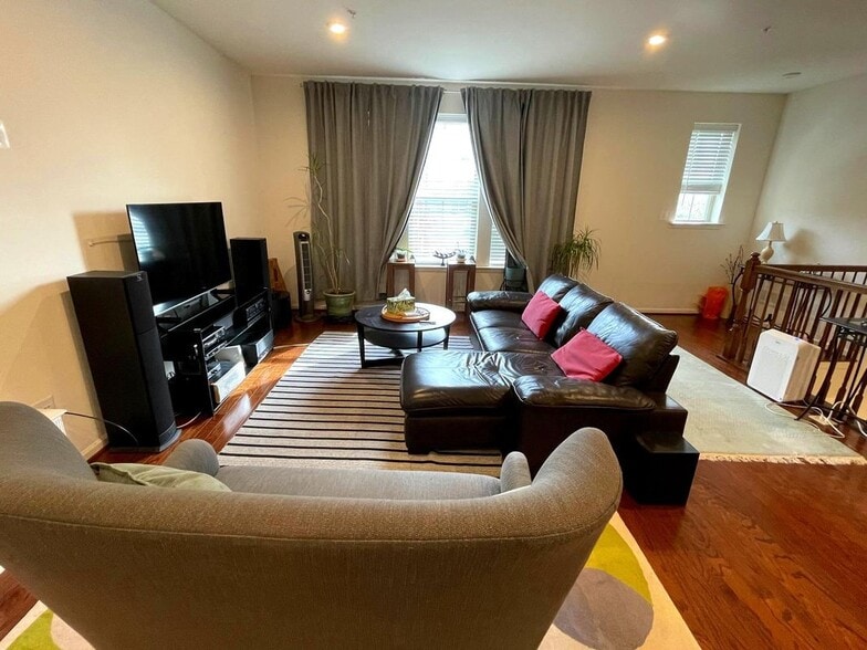 Building Photo - 7912 Marietta Dr