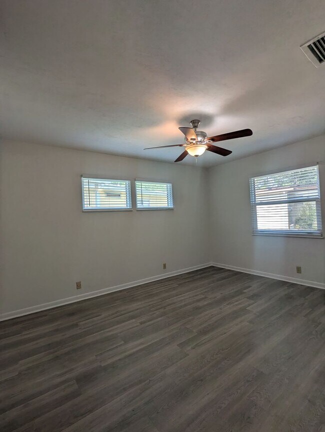 Building Photo - 2 bedroom/ 2 bath in Turkey Creek Forest