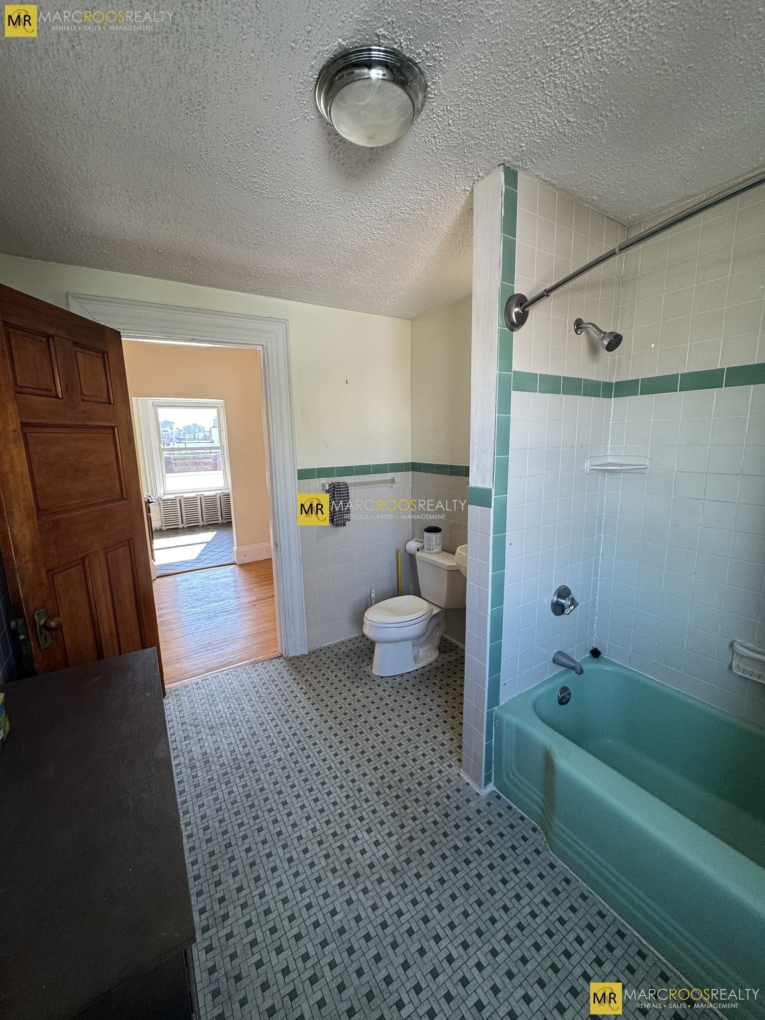 Building Photo - 465 Park Dr