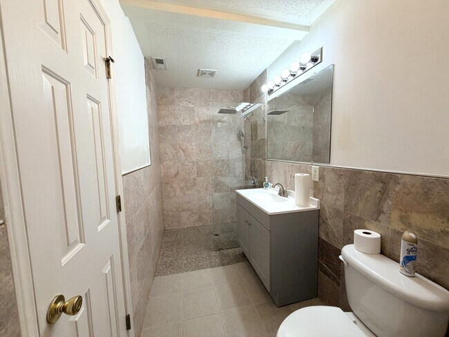 Building Photo - 5106 Bartholomew's Ln