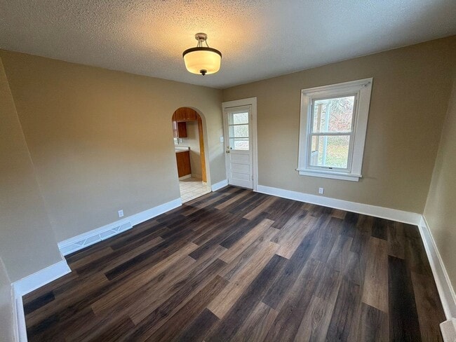 Building Photo - Two bedroom home on Weirton Heights