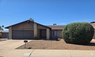 Building Photo - Beautiful 3 Bed 1.75 bath Corner lot, with...