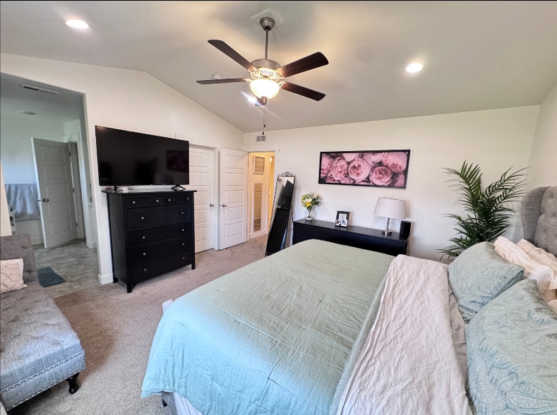 Building Photo - 7571 N Cottage Ln