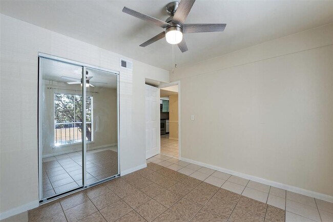 Building Photo - 18519 Egret Bay Blvd