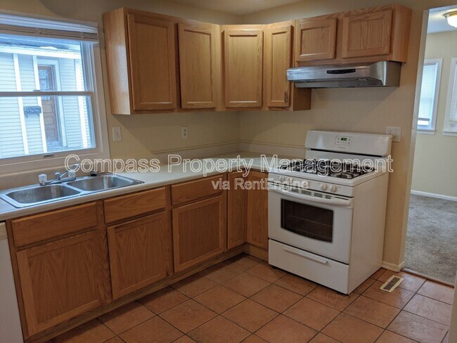 Building Photo - 142 Page St NE