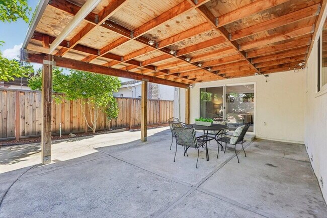 Building Photo - 5795 Coralwood Way
