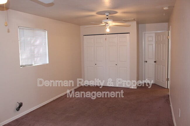 Building Photo - 910 S Una Ave