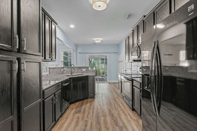 Building Photo - Spacious home in the heart of Sneads Ferry!