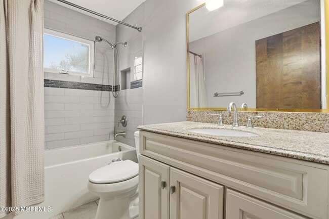 Building Photo - 1589 N Bay Ave