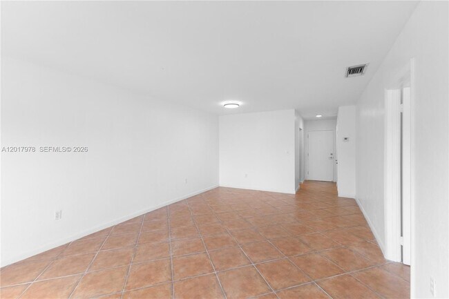 Building Photo - 2600 NE 135th St