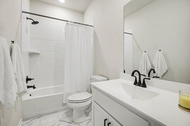 Building Photo - 2214 Lierna Dr