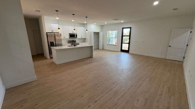 Building Photo - 2380 W Gardenia Dr