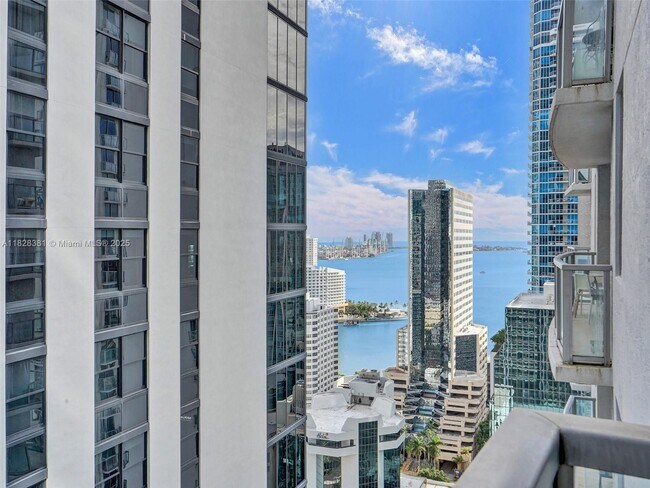 Building Photo - 1050 Brickell Ave