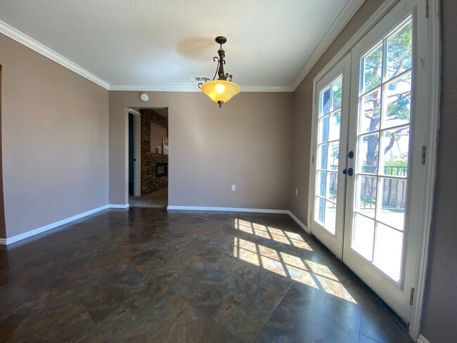 Building Photo - Taft Heights!