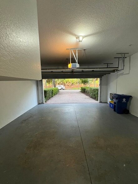 Building Photo - 129 E Bay Cedar Cir