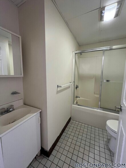 Building Photo - 81 Essex St