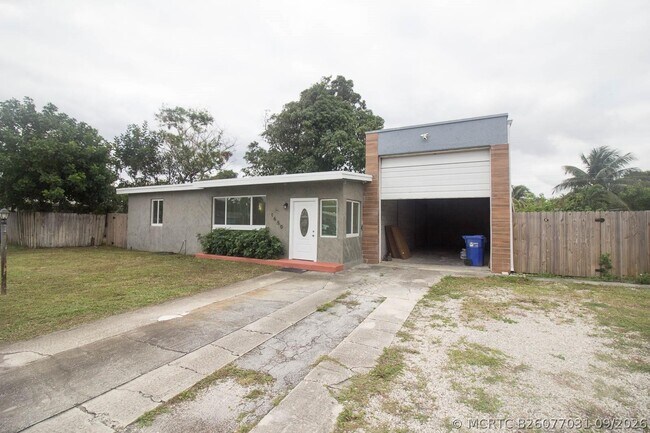 Building Photo - 1650 NE 44th St