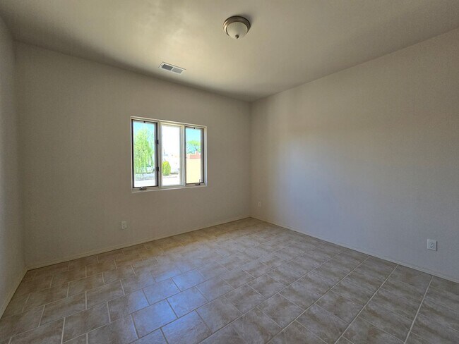 Building Photo - 993 Calle Katarina