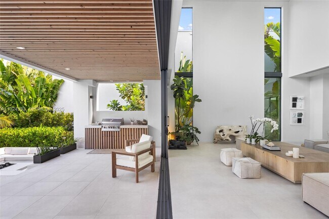 Building Photo - 773 NE 77th Terrace