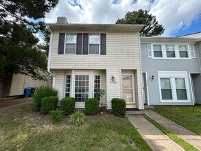 Building Photo - ? Move-In Ready 3BR Townhome | Ask About O...