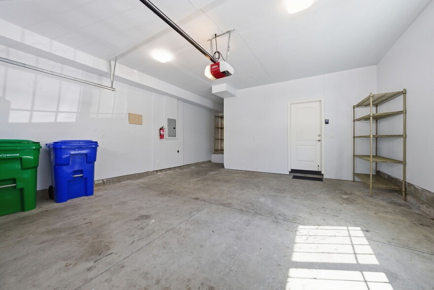 Building Photo - 817 Estancia Ter