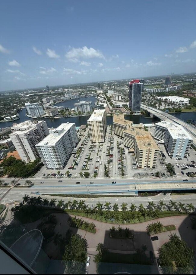 Building Photo - 1830 S Ocean Dr