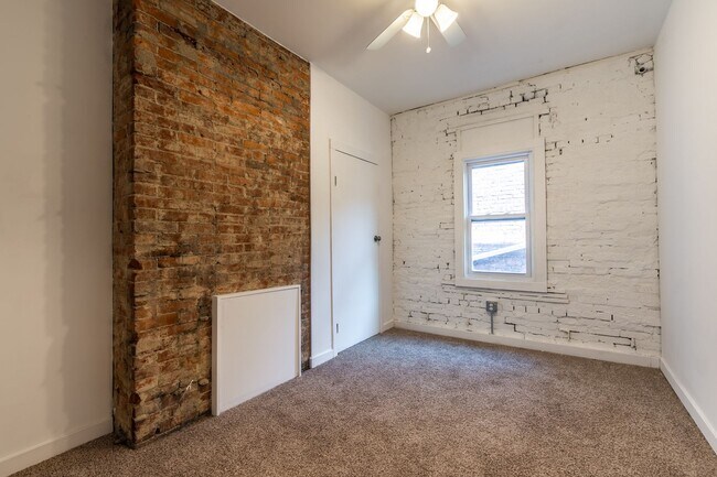 Building Photo - Urban Elegance in the Heart of the South Side