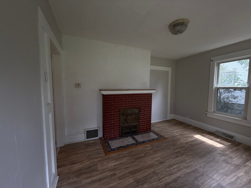 Building Photo - 26 10th St SW