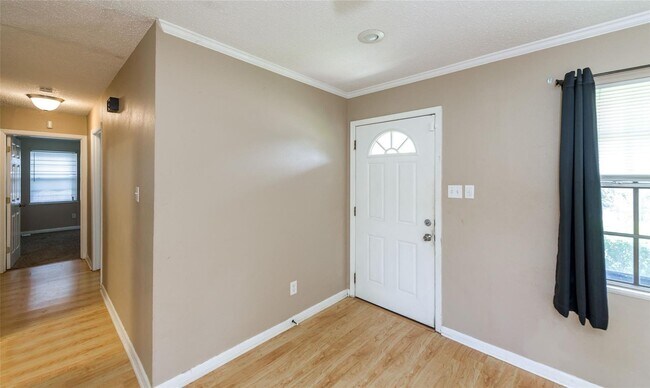 Building Photo - 3217 Thunderbird Ln