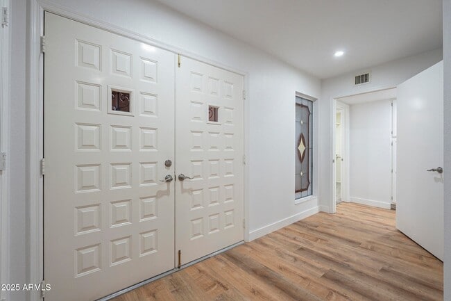 Building Photo - 12433 W Fieldstone Dr