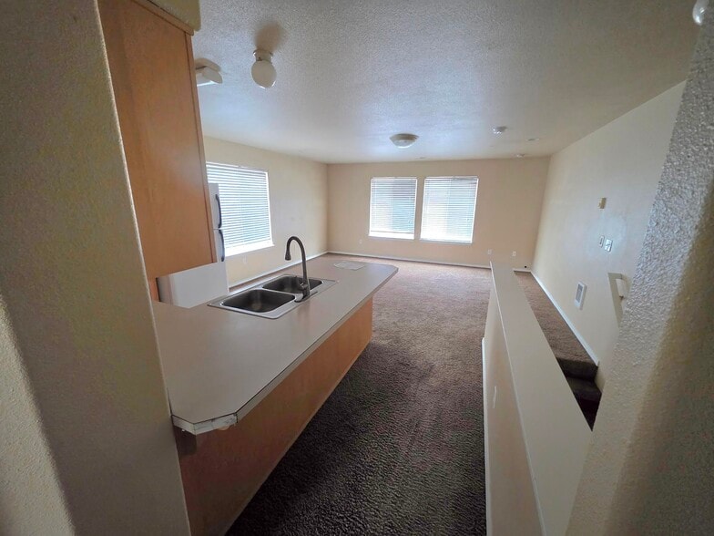 Building Photo - 1406 Falcon Loop