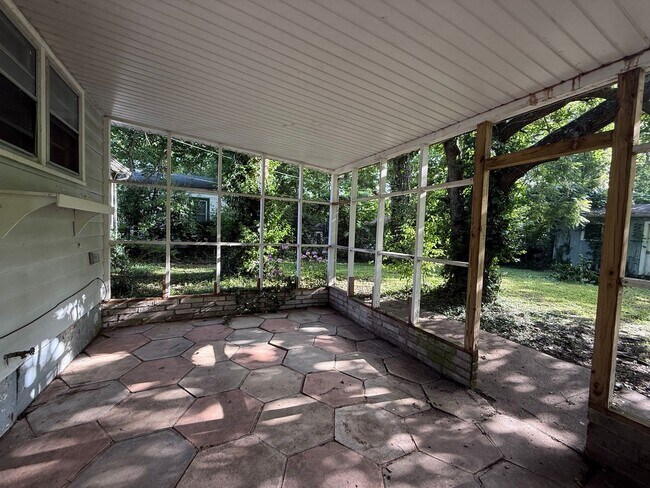 Building Photo - Charming 3 Bedroom 1 Bath Home AVAILABLE NOW!!