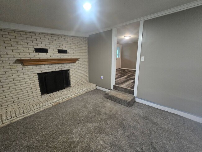 Building Photo - 3 Bedroom Home in Champaign!