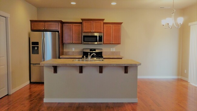 Building Photo - Spacious Fife 3 Bedroom with Fenced  Yard!