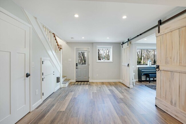 Building Photo - 5128 Linnean Terrace NW