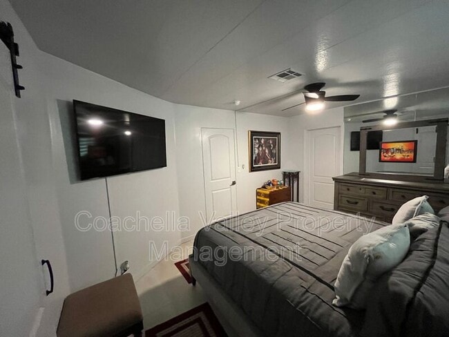 Building Photo - 421 S Paseo Laredo