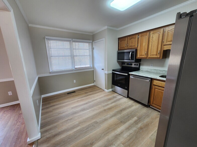 Building Photo - 860 Beaglin Park Dr