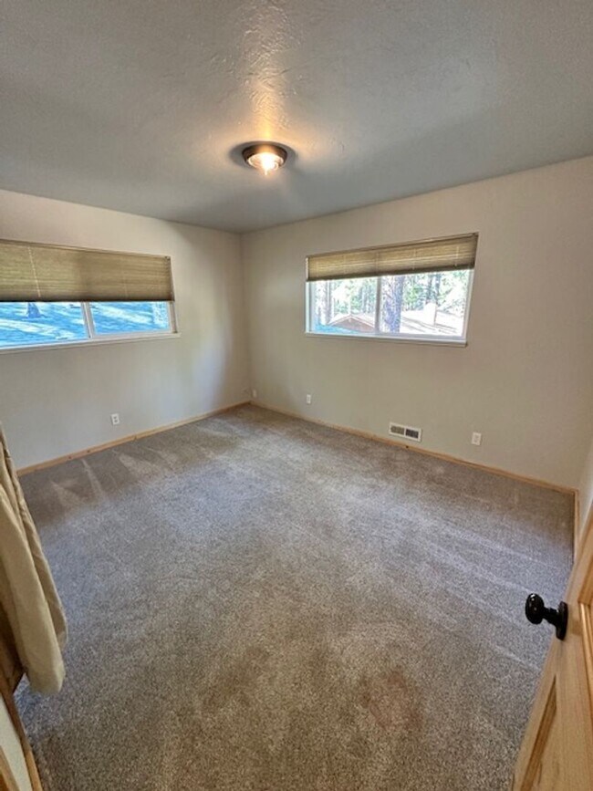 Building Photo - Lovely multi level home available now for ...