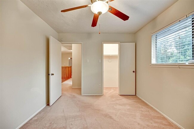 Building Photo - 2714 Green Fields Dr