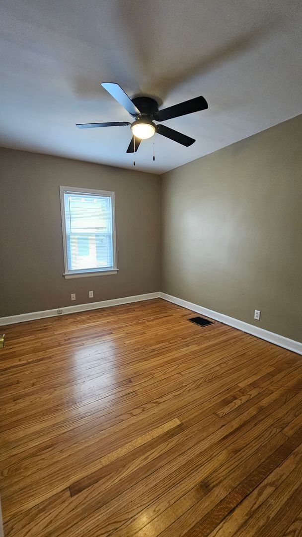 Building Photo - Great Location! Available NOW!