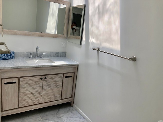 Master Bathroom - 616 Fernwood Pacific Dr