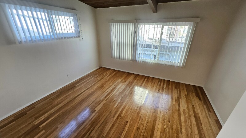 Building Photo - 11032 Moorpark St