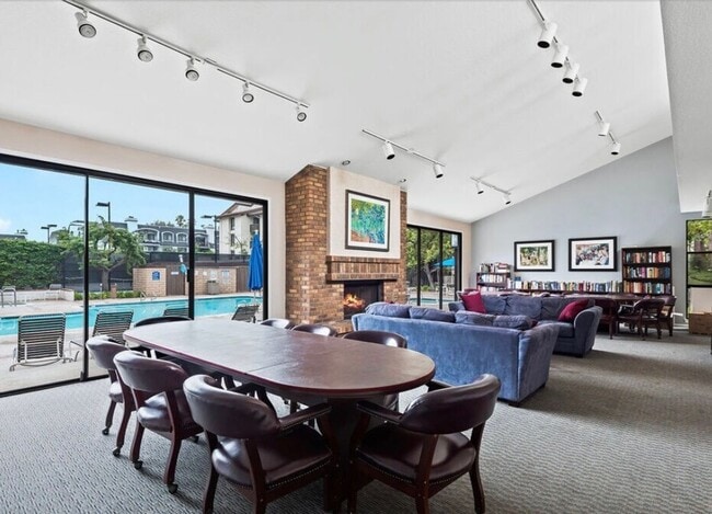 Building Photo - 2Bed/2Bath Corner Condo with Resort Amenities in Playa Del Rey