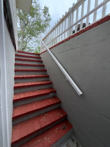 Building Photo - 8 Woody Pl