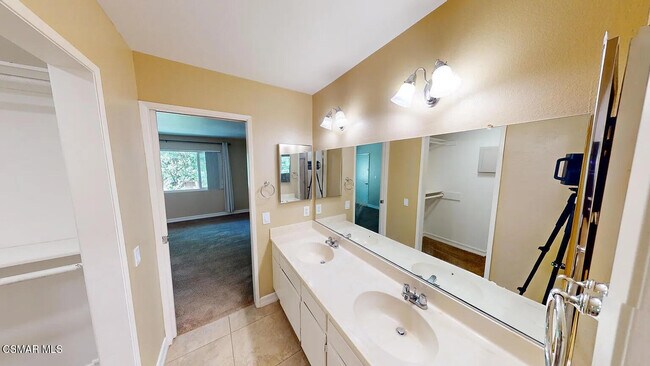 Building Photo - 2585 Northshore Ln