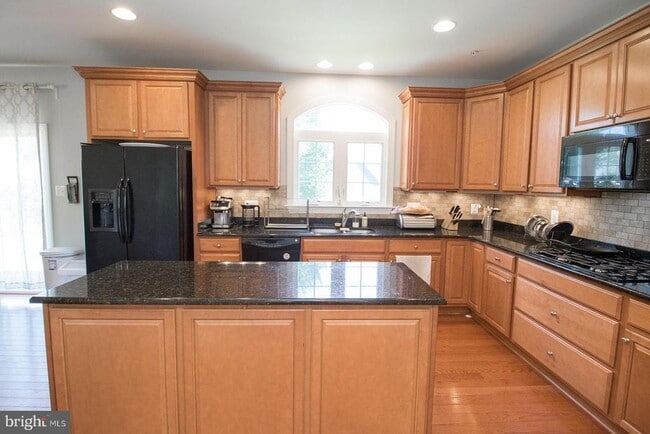 Building Photo - 24676 Broad Creek Dr