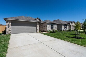Building Photo - 15062 High Rpds Ln